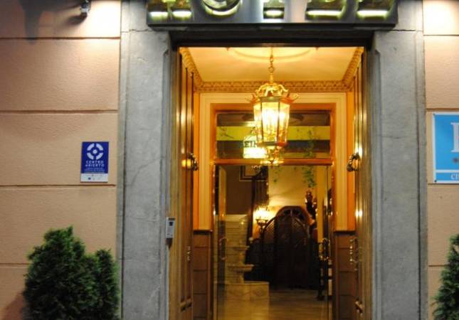 Los mejores precios en Hotel Reina Cristina. Relájate con los mejores precios de Teruel